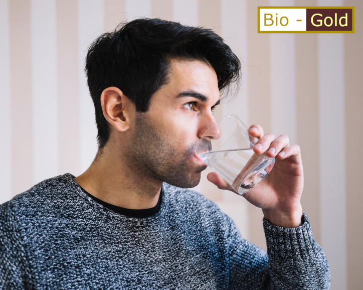 Cara Melancarkan Sistem Pencernaan - Banyak minum air mineral - gamatbiogold.com